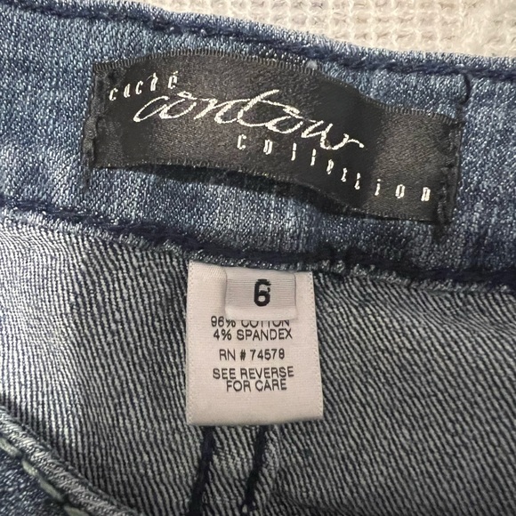 #665. Cache Contour Collection Bootcut Jeans with Embroidery Details. Size 6. - Picture 9 of 14